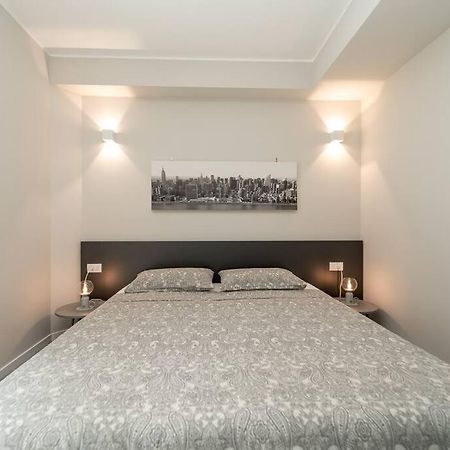 Apt 2 Min From The Cathedral With Private Parking Como Exteriör bild