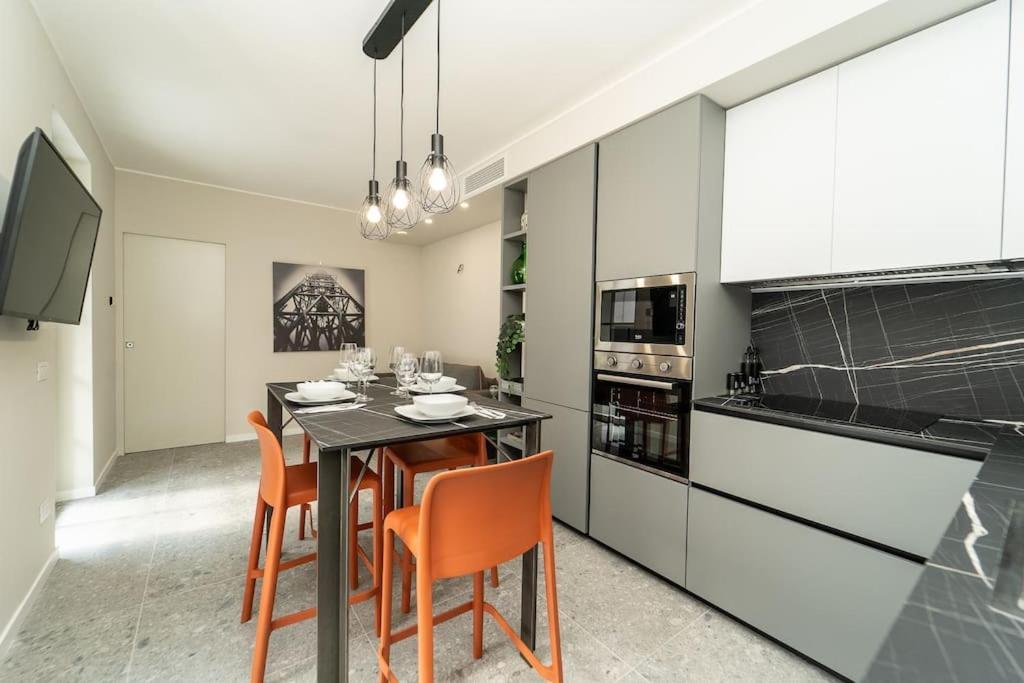 Apt 2 Min From The Cathedral With Private Parking Como Exteriör bild