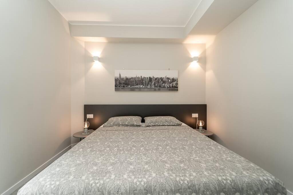 Apt 2 Min From The Cathedral With Private Parking Como Exteriör bild