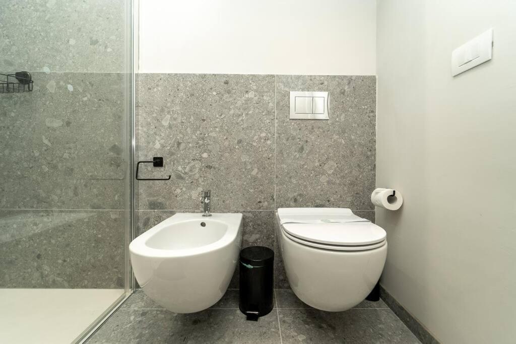 Apt 2 Min From The Cathedral With Private Parking Como Exteriör bild