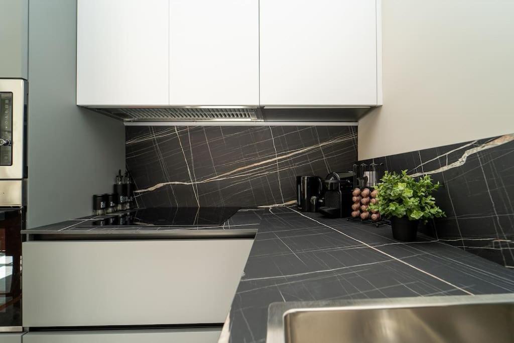Apt 2 Min From The Cathedral With Private Parking Como Exteriör bild