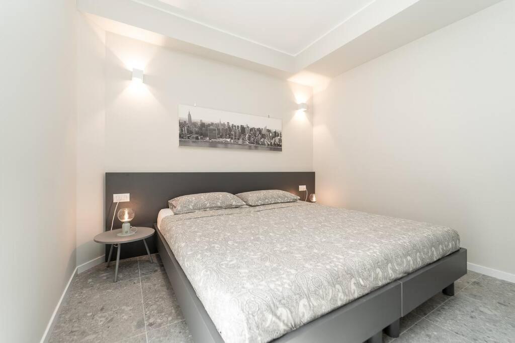 Apt 2 Min From The Cathedral With Private Parking Como Exteriör bild
