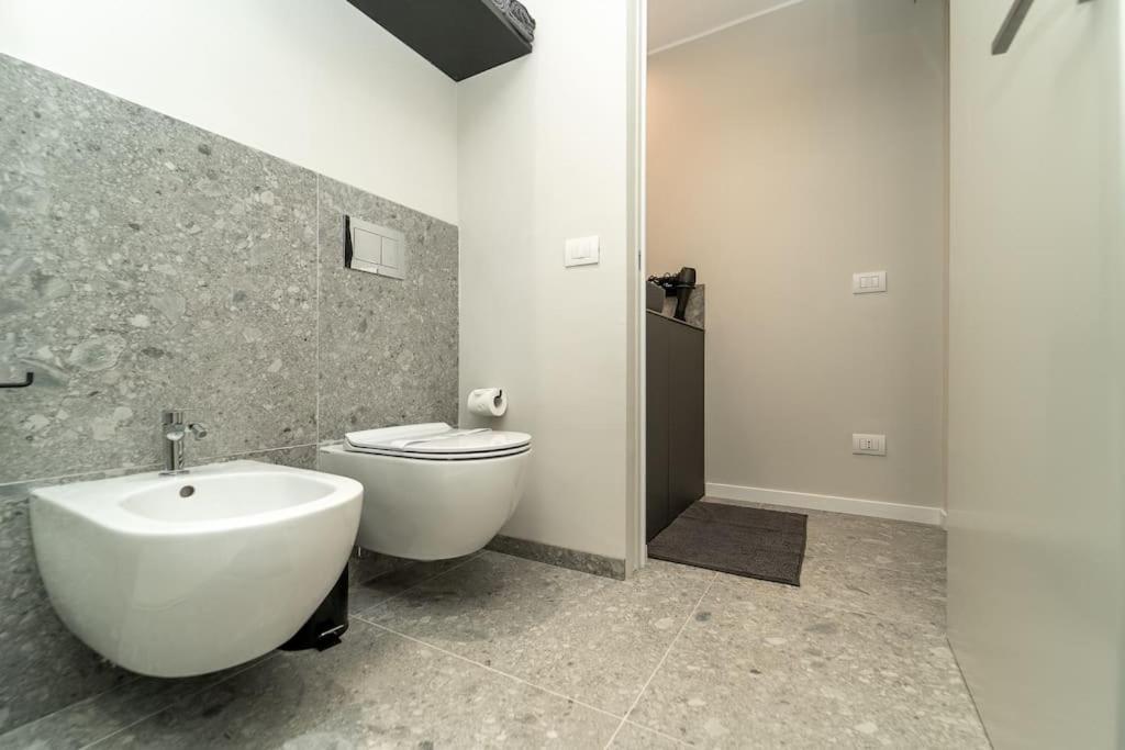 Apt 2 Min From The Cathedral With Private Parking Como Exteriör bild