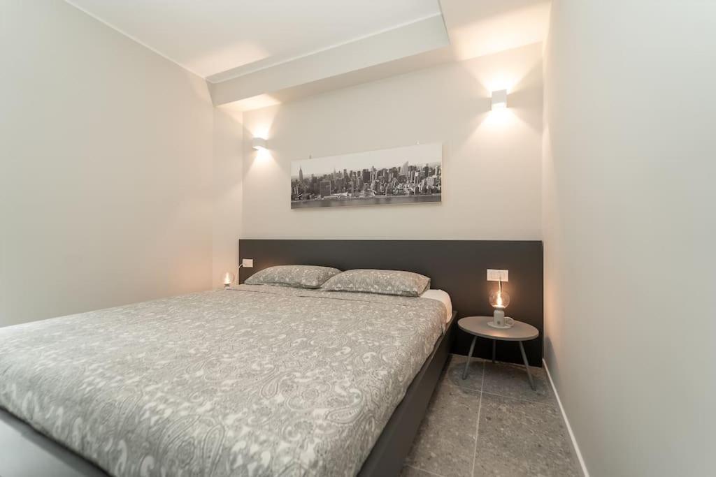 Apt 2 Min From The Cathedral With Private Parking Como Exteriör bild