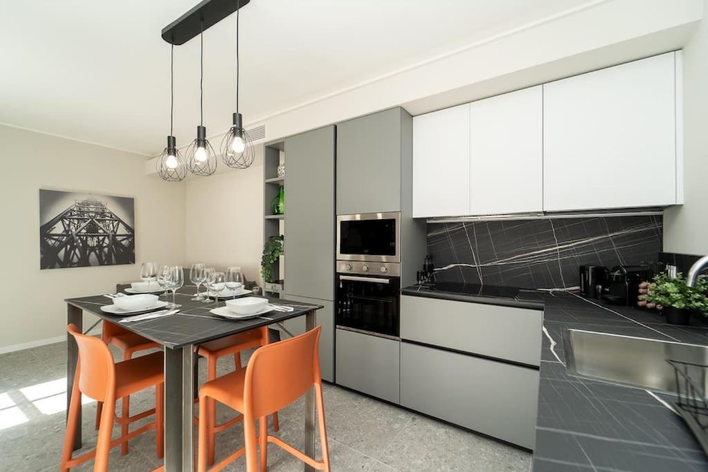 Apt 2 Min From The Cathedral With Private Parking Como Exteriör bild