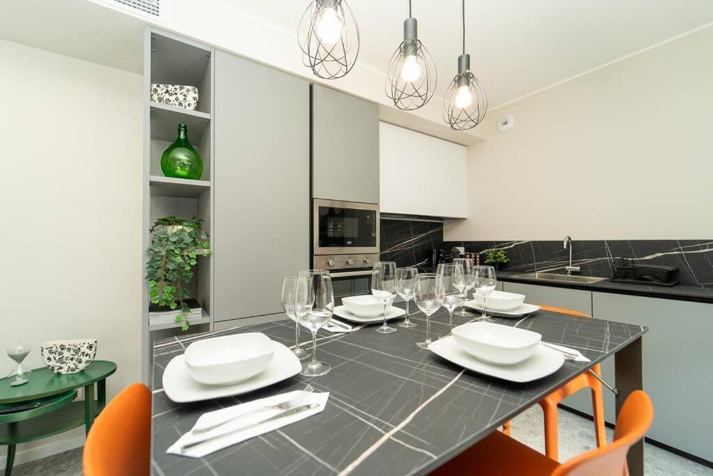 Apt 2 Min From The Cathedral With Private Parking Como Exteriör bild