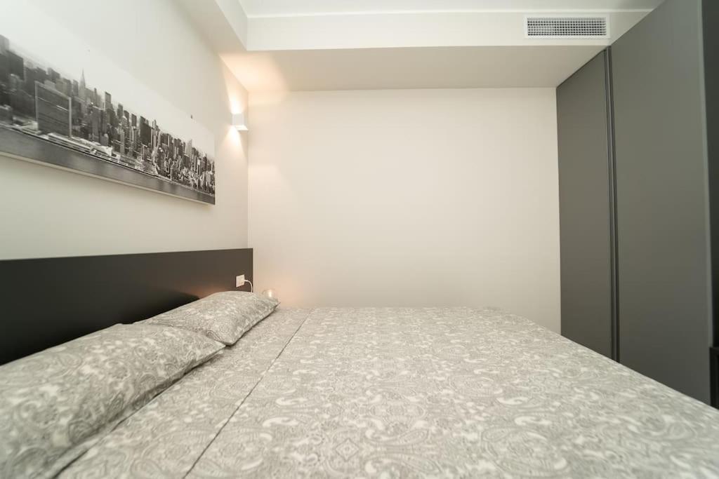 Apt 2 Min From The Cathedral With Private Parking Como Exteriör bild