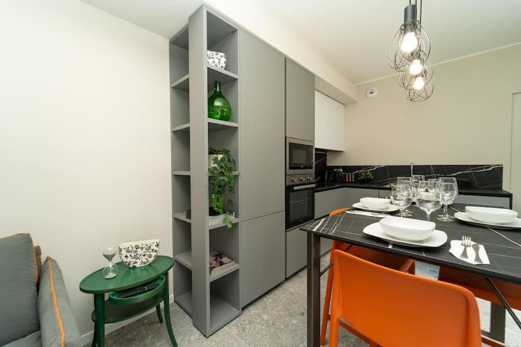 Apt 2 Min From The Cathedral With Private Parking Como Exteriör bild
